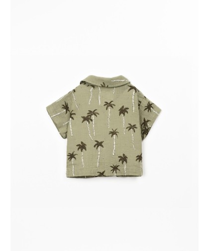 Camisa com estampado de palmeiras