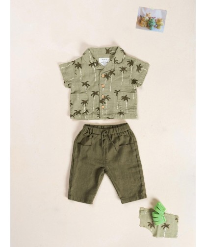 Camisa com estampado de palmeiras